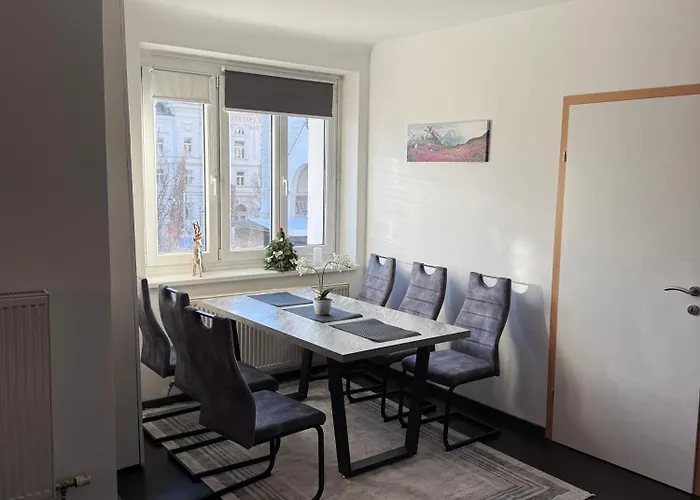 Schoene 3-Br Wohnung 1 Minute Zur U-Bahn