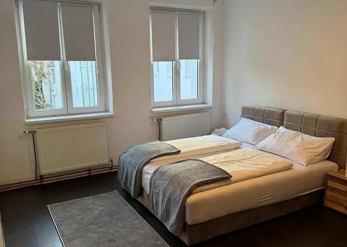 Schoene 3-Br Wohnung 1 Minute Zur U-Bahn