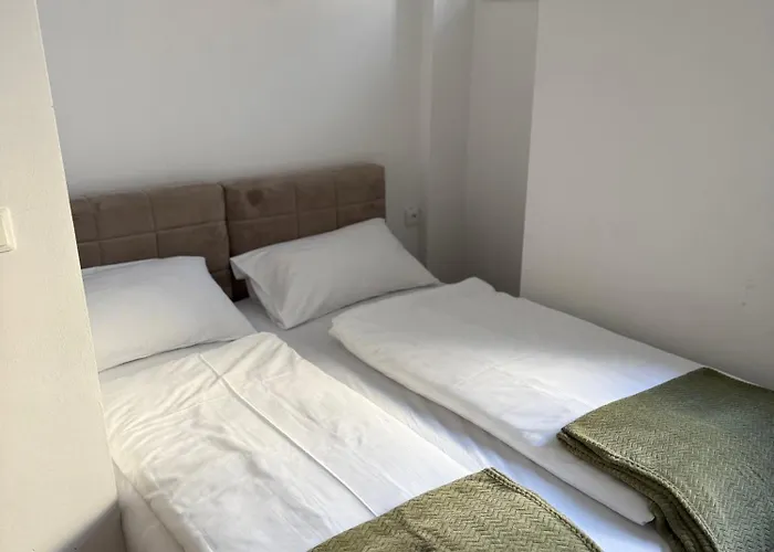 Schoene 3-Br Wohnung 1 Minute Zur U-Bahn
