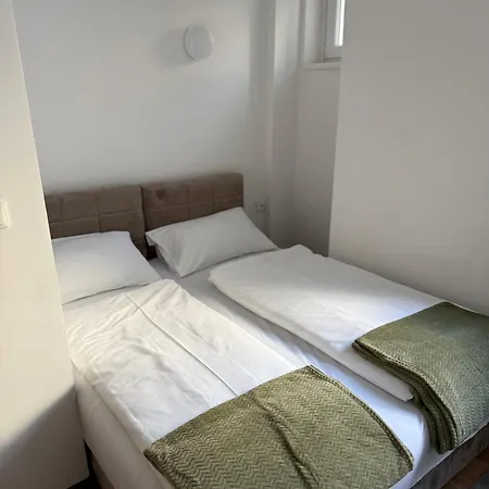 Schoene 3-Br Wohnung 1 Minute Zur U-Bahn Vienna Exterior photo